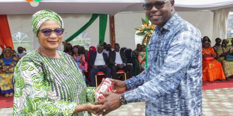 Koumassi/semaine de la mère : Le maire Balley offre des milliers de cadeaux aux femmes