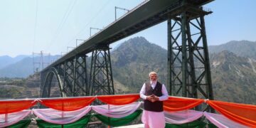 Inde: Le Premier ministre Modi inaugure le plus haut pont ferroviaire du monde au Cachemire