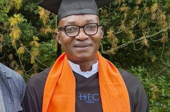 Soutenance de thèse : Le responsable de la communication de la CEI obtient son diplôme à HEC Paris