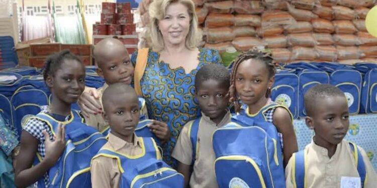 Quartier « Corridor » de Tiassalé: La Première Dame offre une école grâce au plaidoyer d’Alpha Sanogo