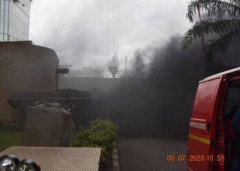 Incendie à la tour E: 1 pompier intoxiqué, 5 véhicules brûlés