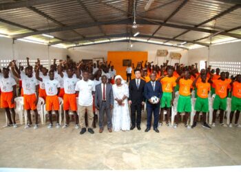 Coopération sino-ivoirienne en action : des équipements sportifs pour les jeunes de Bimbresso