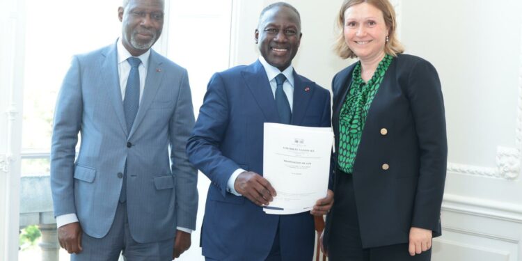 Restitution du patrimoine culturel : Adama Bictogo reçoit la loi cadre au Parlement français »