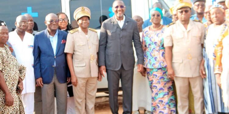 Yakro: Souleymane Diarrassouba offre une ambulance médicalisée au CSU d’Affounvassou Château – Bellevue