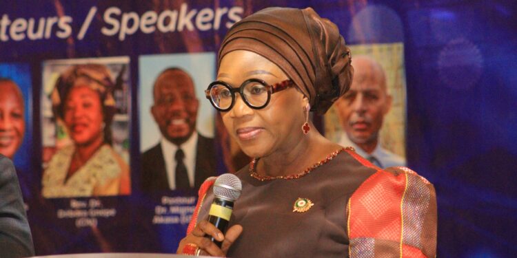 Symposium International du Royaume à Yakro: Fatima Bamba invite à prier pour une paix durable en Côte d’Ivoire