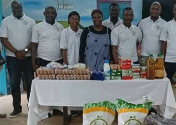 Pouponnière de Yopougon-Attié: Des anciens élèves du Lycée Classique d’Abidjan font un important don