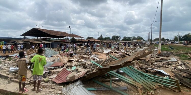 Déguerpissement de la gare routière de Tiassalé: Alpha Sanogo essuie les larmes des victimes