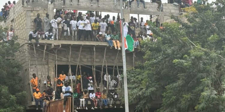 Défilé de l’An 65 de l’Indépendance à Bouaké : un raz-de-marée humaine dans les rues