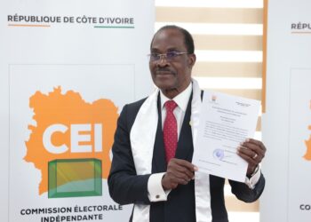 Présidentielle 2025: l’ex-ministre Alain Cocautrhey dépose la candidature de Tidjane Thiam.