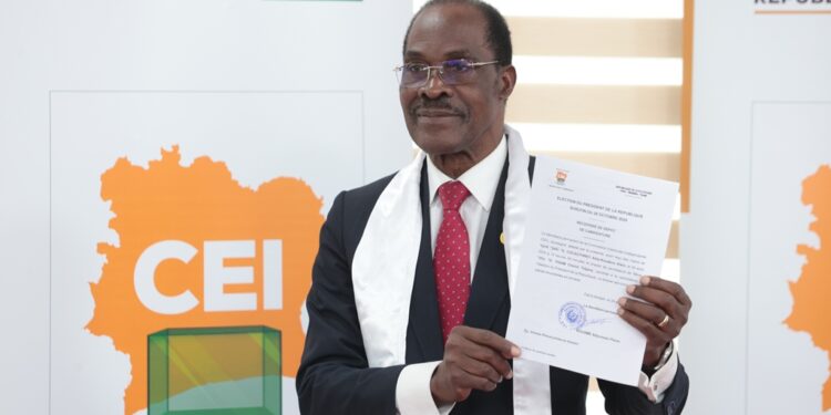 Présidentielle 2025: l’ex-ministre Alain Cocautrhey dépose la candidature de Tidjane Thiam.