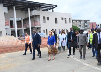 Bingerville/Extension de l’HME: La Première Dame, Dominique Ouattara visite le chantier