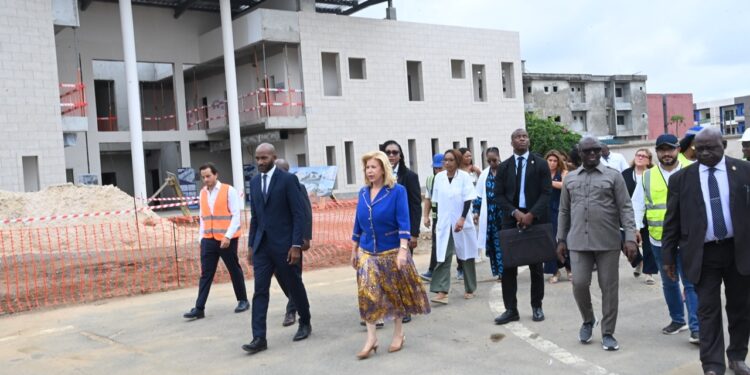 Bingerville/Extension de l’HME: La Première Dame, Dominique Ouattara visite le chantier