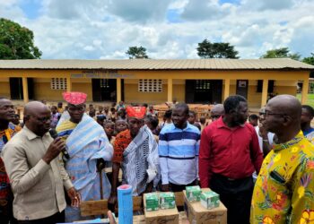 Zuénoula /La MUDEGOG dote l’EPP Gouétifla de plus de 100 tables-bancs et de plusieurs matériels scolaires