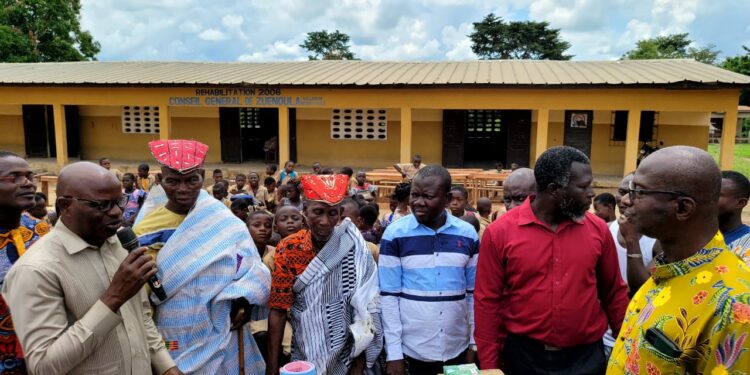 Zuénoula /La MUDEGOG dote l’EPP Gouétifla de plus de 100 tables-bancs et de plusieurs matériels scolaires