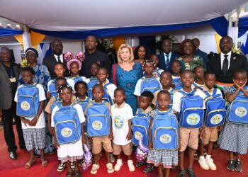 Daloa : la première dame Dominique Ouattara lance la distribution de 15000 kits scolaires pour l’édition 2025