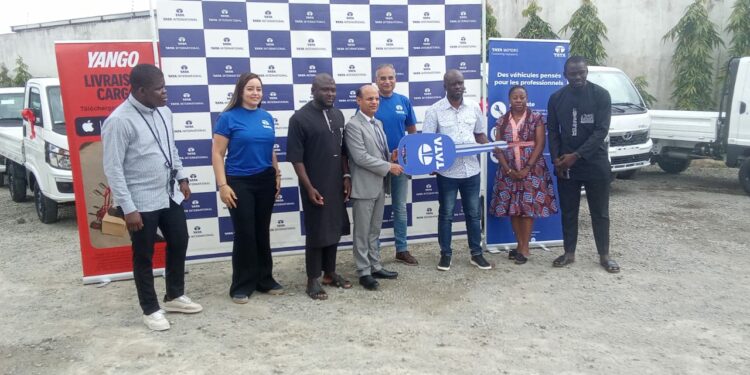 Autonomisation et employabilité des jeunes ivoiriens: Un groupe indien remet des véhicules neufs à plusieurs de ses partenaires