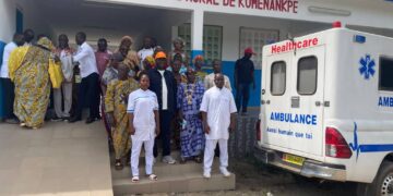 Tiassalé: Alpha Sanogo offre une ambulance et une fontaine d’eau potable à Komenankpé.