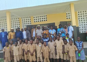 Tiassalé: Dominique Ouattara offre une école primaire au quartier Corridor grâce au plaidoyer d’Alpha Sanogo