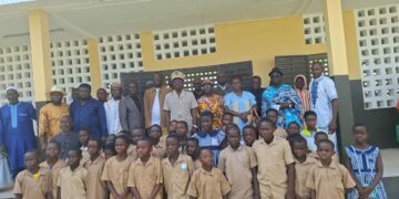 Tiassalé: Dominique Ouattara offre une école primaire au quartier Corridor grâce au plaidoyer d’Alpha Sanogo