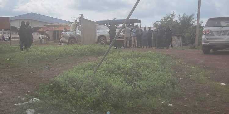 Législatives à Goudouko–Niambézaria / Tensions le jour du vote : le véhicule du candidat Sam Wakouboué saccagé