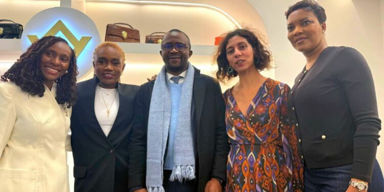 Aliwax s’installe sur les Champs-Élysées : la maroquinerie ivoirienne conquiert Paris
