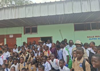 Tiassalé: Alpha Sanogo offre au lycée moderne une salle multimédia entièrement équipée