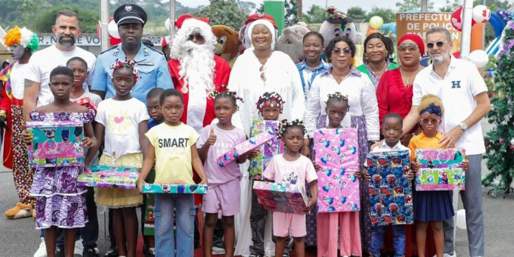 Côte d&rsquo;Ivoire/Arbre de Noël: Une parfumerie gâte 1.000 enfants de policiers