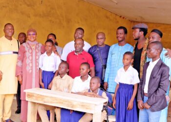 Adjamé/ Dotation de tables-bancs: Allahta Stéphane ‘ gâte’’ le groupe scolaire Jean Porquet