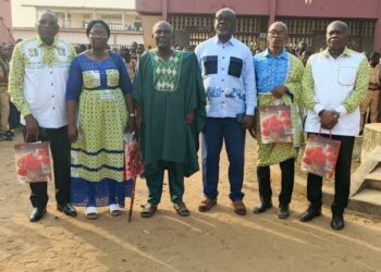 Yopougon/Lycée municipal Pierre Gadier 2: Le Proviseur M’bouké Moïse célèbre cinq enseignants retraités