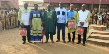 Yopougon/Lycée municipal Pierre Gadier 2: Le Proviseur M’bouké Moïse célèbre cinq enseignants retraités