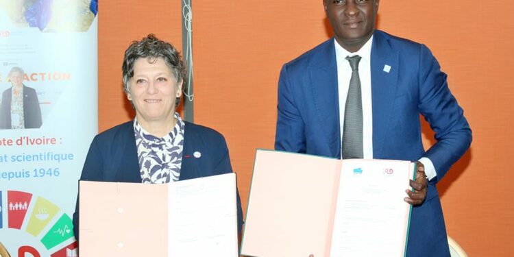 Coopération scientifique ivoiro-française : le Dr Bafétigué Ouattara renforce le partenariat entre le CRO et l’IRD