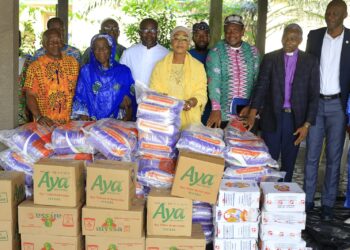 Anyama/Carême et Ramadan: Fatim Bamba offre des vivres aux chrétiens, musulmans et forces vives