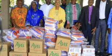 Anyama/Carême et Ramadan: Fatim Bamba offre des vivres aux chrétiens, musulmans et forces vives
