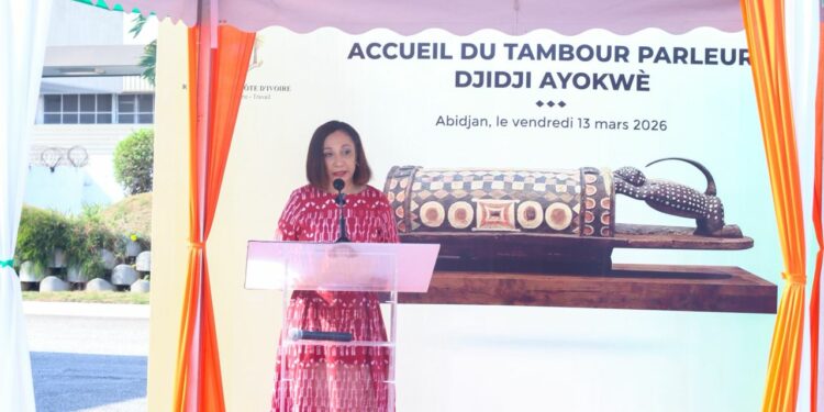 Restitution du Djidji Ayôkwé/Après plus d’un siècle en France : le tambour parleur Bidjan retrouve la terre de ses ancêtres