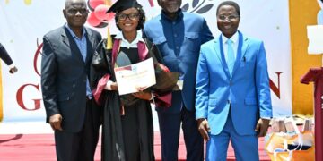 UFR SJAP /« Award des Juristes » : près de 2 000 étudiants de Licence de Droit reçoivent leurs diplômes 