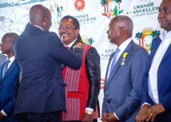 Clotchor Secongo élevé au rang de Chevalier : un acteur clé de la révolution numérique honoré