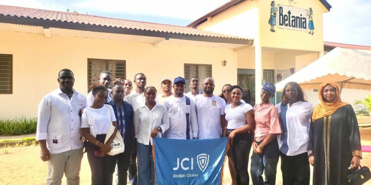 Action sociale/Don à un orphelinat Abidjan-Océan donne le sourire à 32 jeunes filles