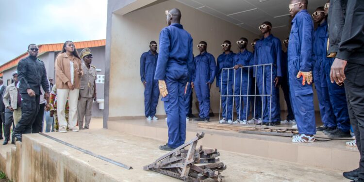 Adzopé : la Ministre congolaise de la Jeunesse séduite par le modèle ivoirien de service civique