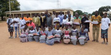 Worodougou: La mutuelle de Djélisso récompense les élèves et livre un logement à la sage-femme