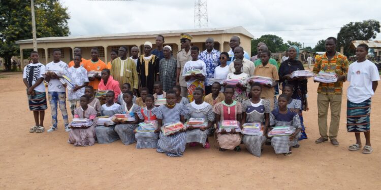 Worodougou: La mutuelle de Djélisso récompense les élèves et livre un logement à la sage-femme