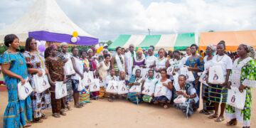 1ère edition de la Fête des mères à Assabli-Komenankro (Ouellé): l&rsquo;Ong IALF d&rsquo;Estelle Kouamé comble les femmes de cadeaux