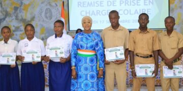 Anyama: Fatim Bamba offre 100 prises en charge scolaires aux élèves issus de familles vulnérables
