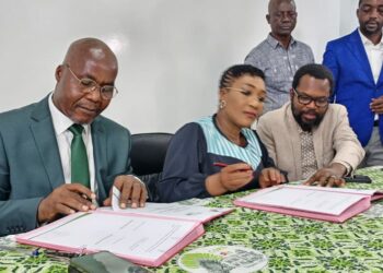 Côte d’Ivoire : l’UNJCI et le Centre Suisse signent une convention-cadre