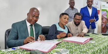 Côte d’Ivoire : l’UNJCI et le Centre Suisse signent une convention-cadre