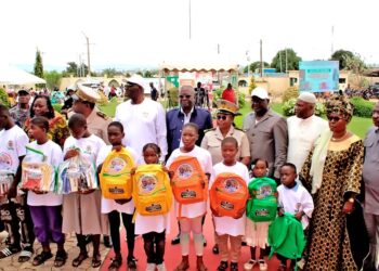 Bondoukou/Remise de Kits scolaires: Mory Kamagaté soulage les commerçants du marché incendié