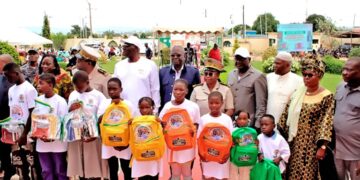 Bondoukou/Remise de Kits scolaires: Mory Kamagaté soulage les commerçants du marché incendié