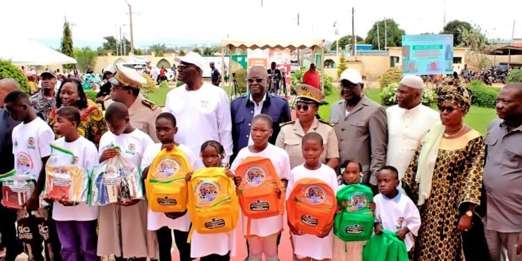 Bondoukou/Remise de Kits scolaires: Mory Kamagaté soulage les commerçants du marché incendié