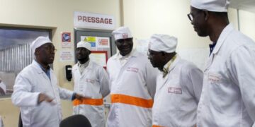 CCB: Alpha Sanogo salue les efforts une usine de cacao qui emploie 80 % des jeunes de Tiassalé