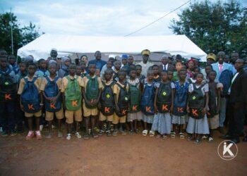 Séguélon : Ibrahima Koné offre 5 000 kits scolaires et du matériel aux établissements du département