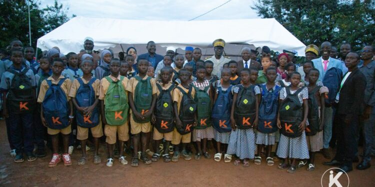 Séguélon : l&rsquo;honorable Ibrahima Koné offre 5 000 kits scolaires et du matériel aux établissements du département